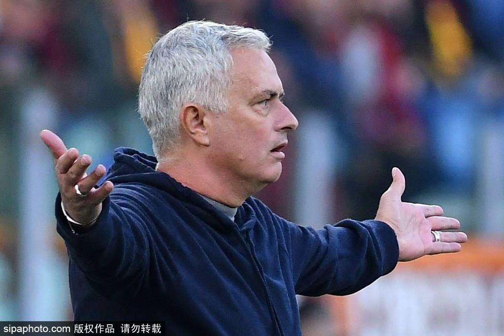我对他说，我的两个姐姐之所以酗酒，他是直接的罪魁祸首，他是个铁石心肠、缺乏爱心、自私自利、可怜巴巴、极其卑鄙，又总喜欢自怨自艾的人。